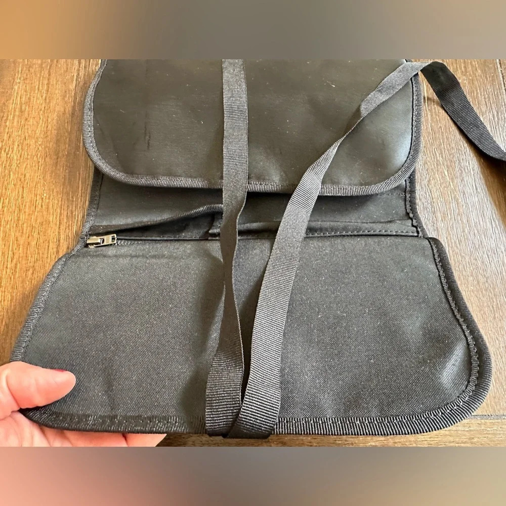 Chanel foldable cosmetics bag - Picture 5 of 14